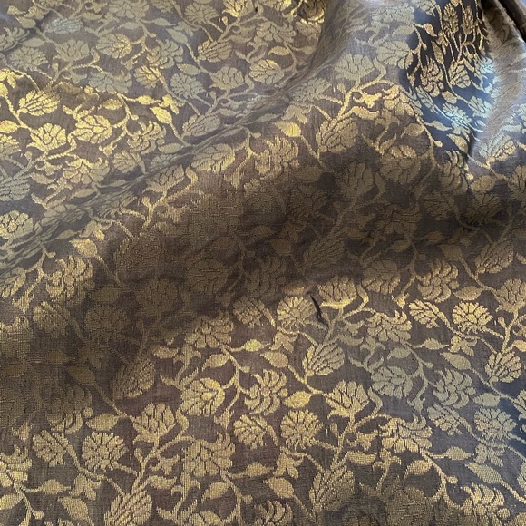 Banarasi silk saree with zari border - Picture 5 of 7